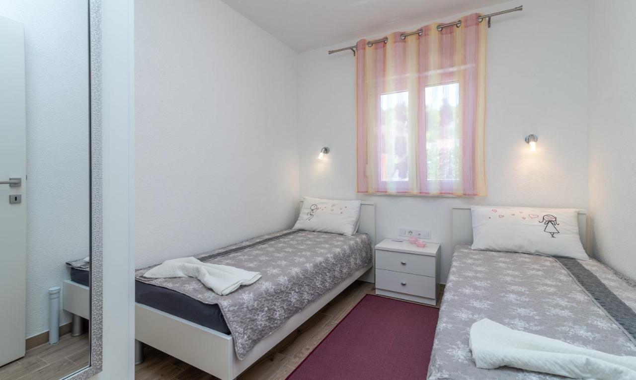Apartment Gagula With Jacuzzi Trogir Exterior foto