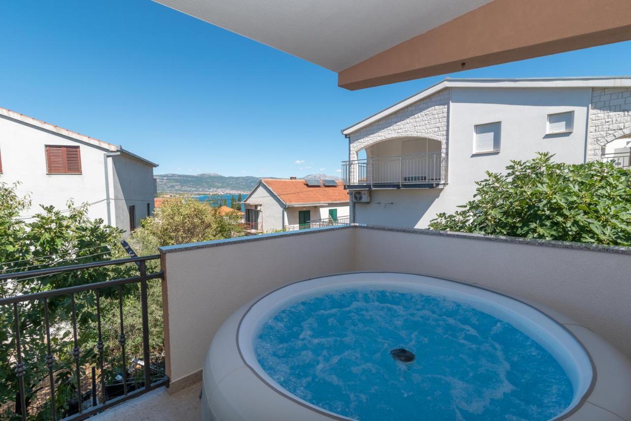 Apartment Gagula With Jacuzzi Trogir Exterior foto