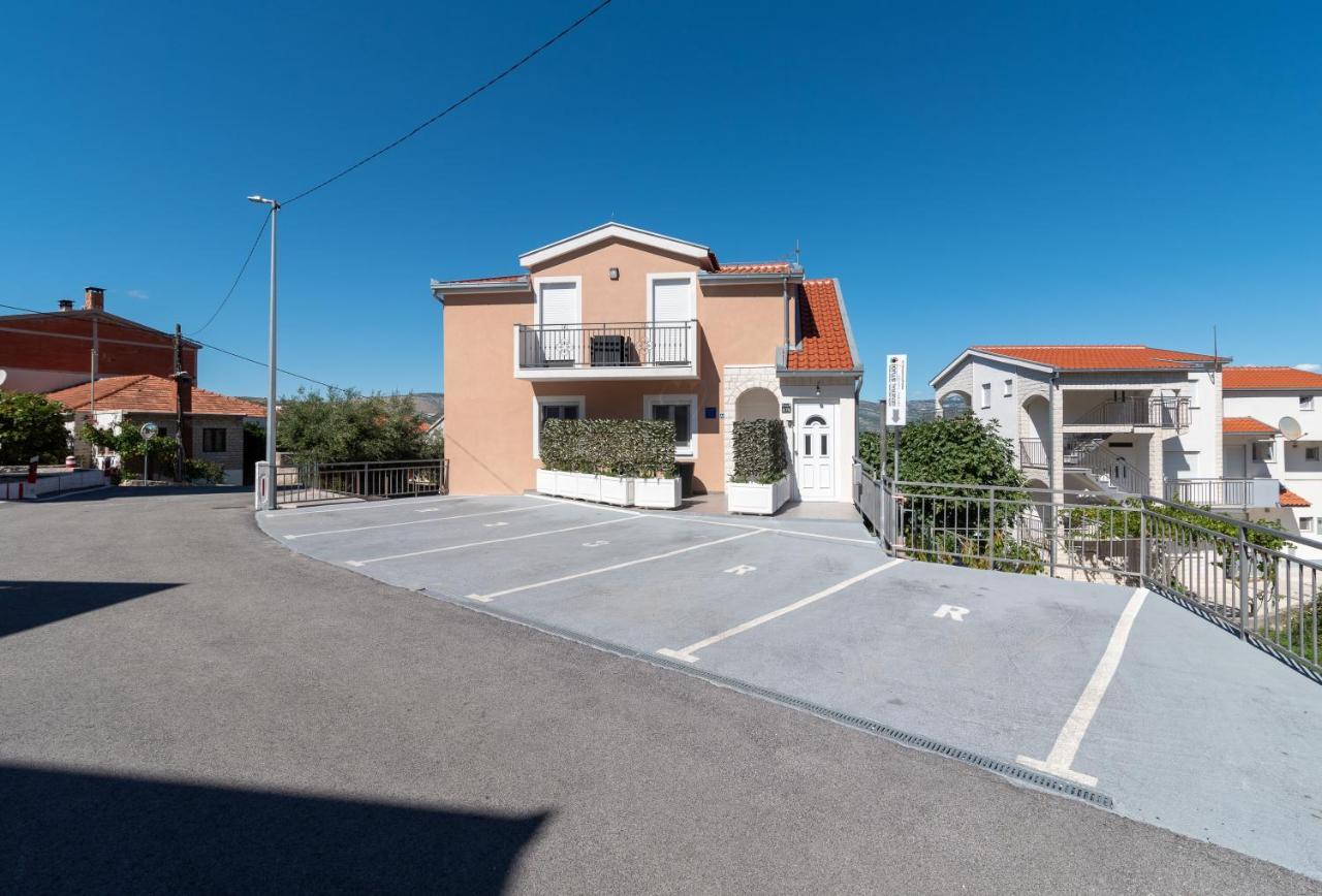 Apartment Gagula With Jacuzzi Trogir Exterior foto