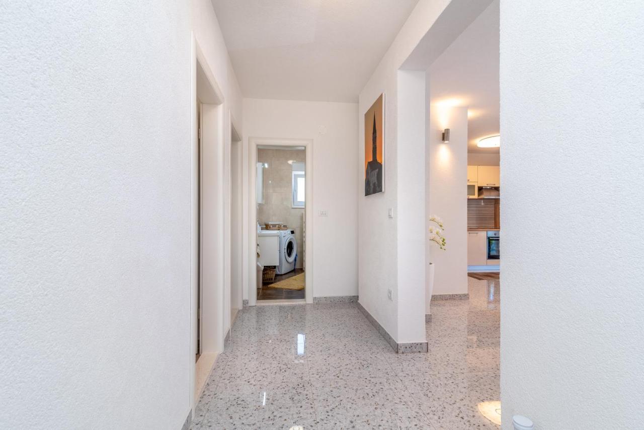 Apartment Gagula With Jacuzzi Trogir Exterior foto