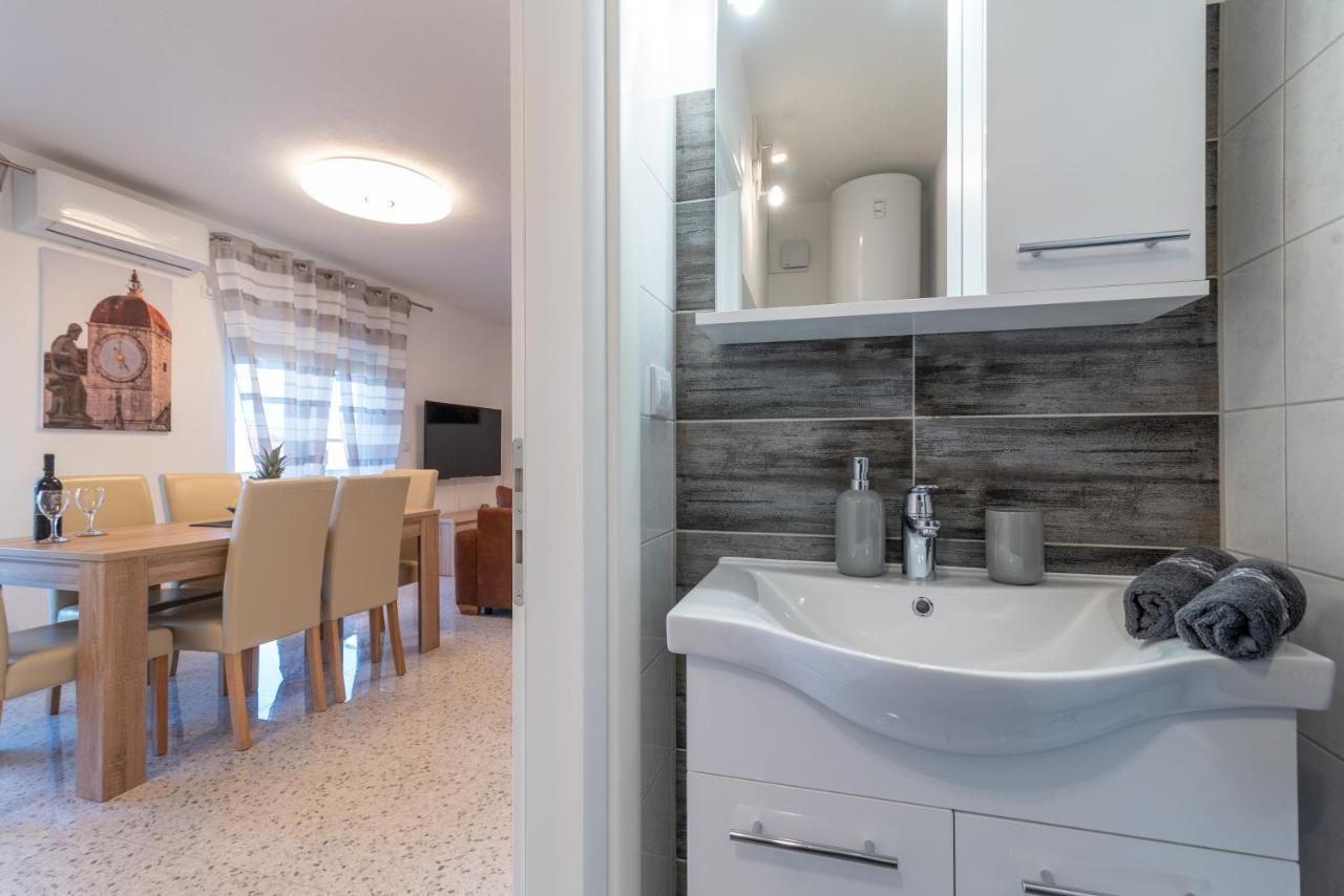 Apartment Gagula With Jacuzzi Trogir Exterior foto