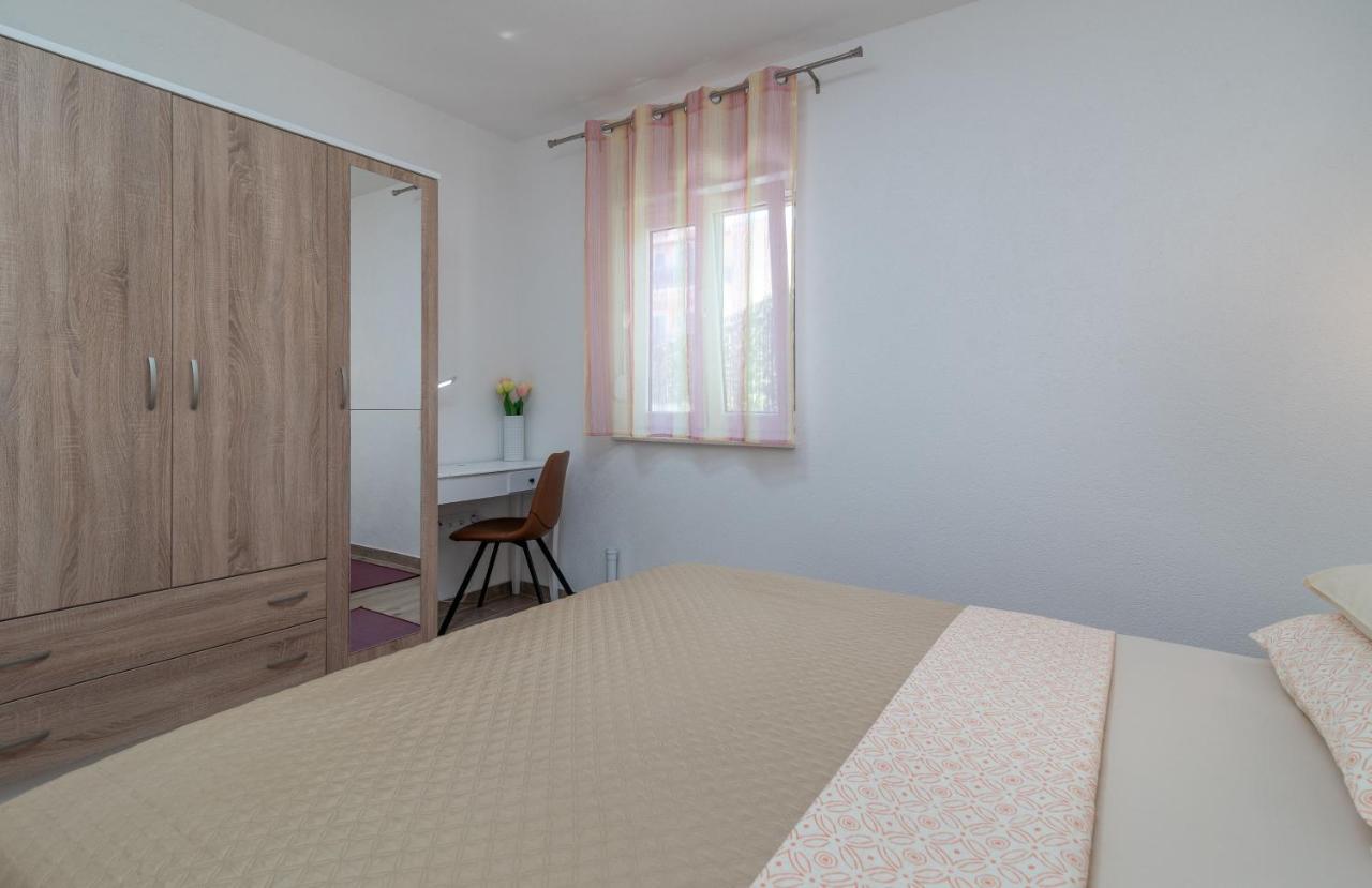 Apartment Gagula With Jacuzzi Trogir Exterior foto