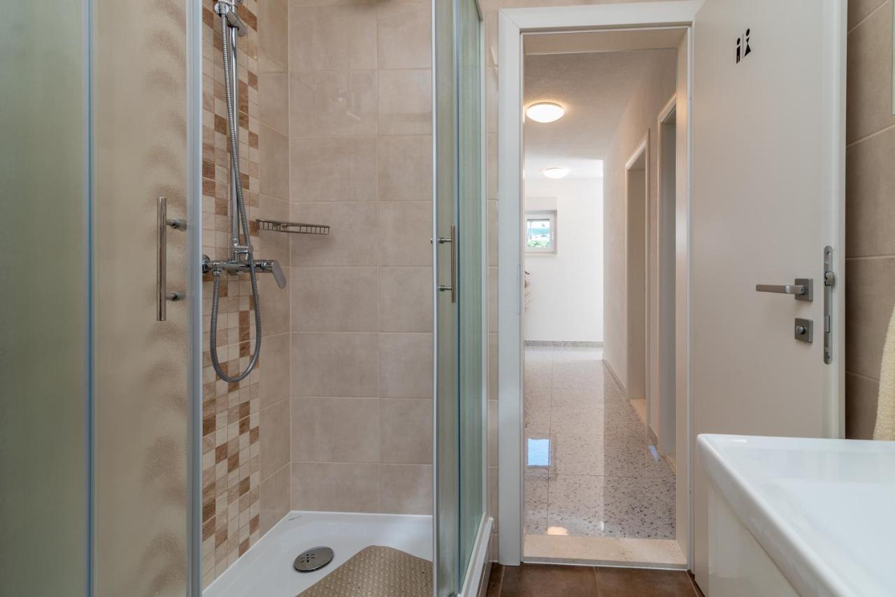 Apartment Gagula With Jacuzzi Trogir Exterior foto